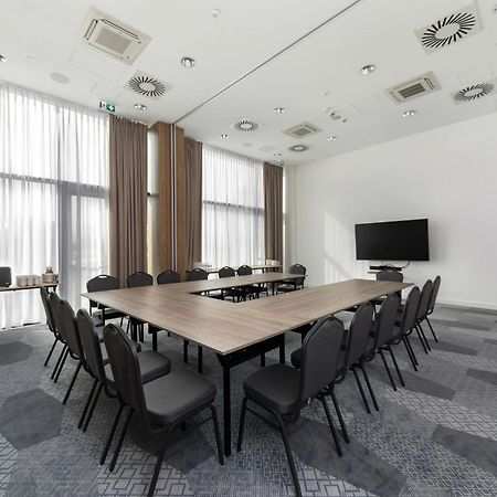 Hampton By Hilton Poznan Swarzedz Hotel Екстериор снимка