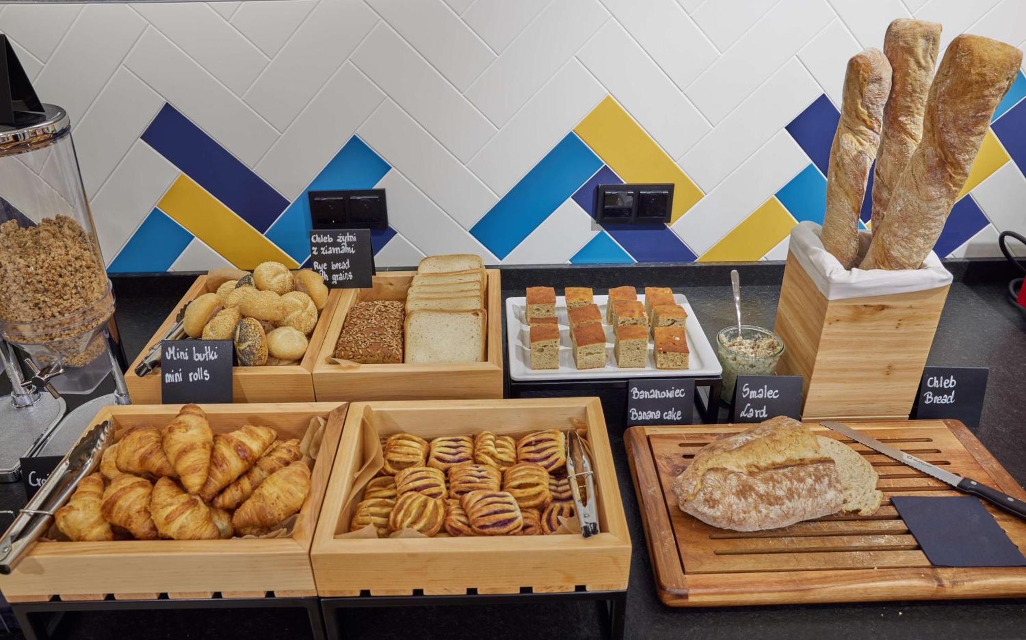 Hampton By Hilton Poznan Swarzedz Hotel Екстериор снимка